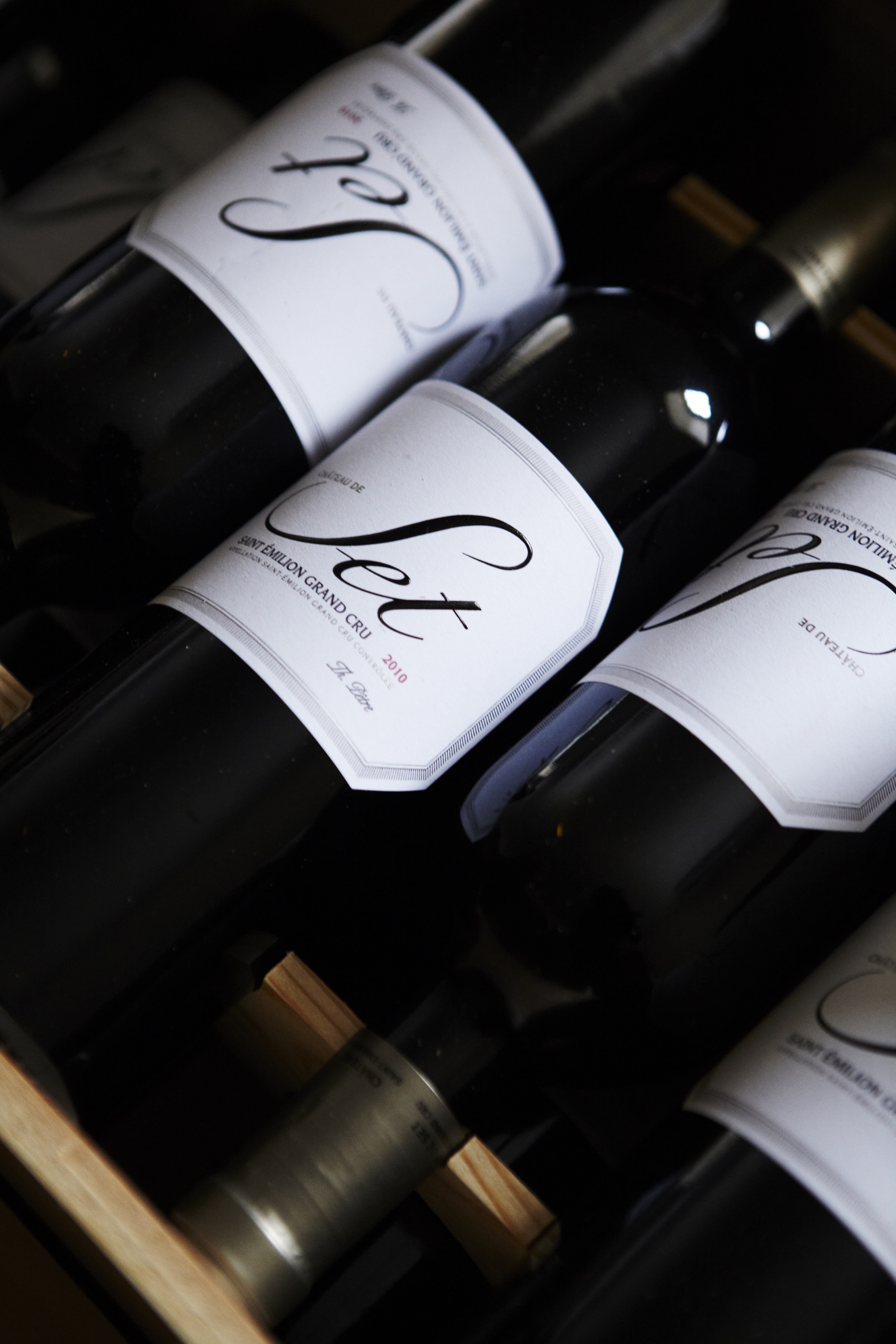 ② Diverse lege wijnkisten van gerenommeerde Chateaux — Bricolage